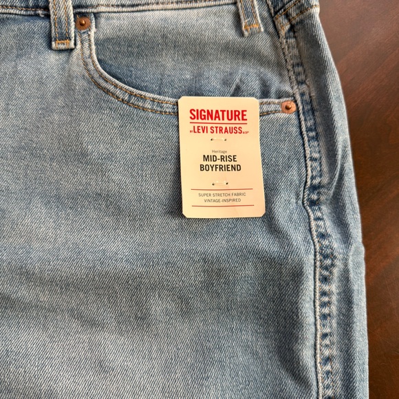 Signature Levi Strauss mid rise boyfriend jeans size 14 32W NWT - Picture 5 of 9